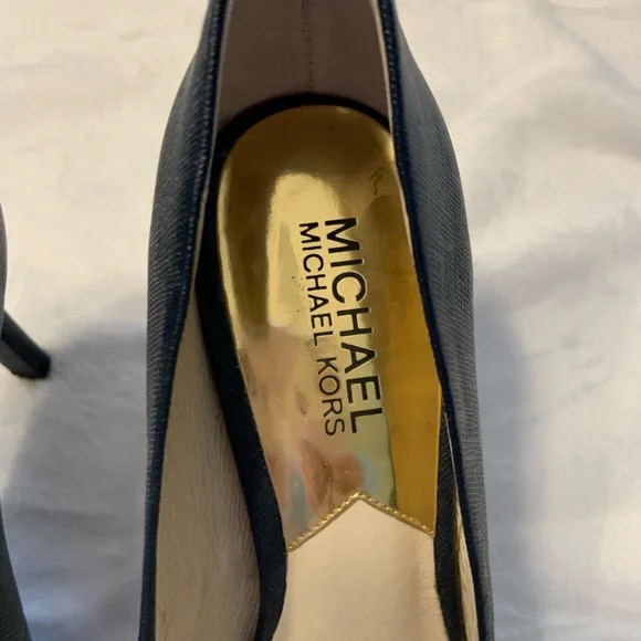 Michael Kors Dark Blue Classic Heels - Picture 5 of 7